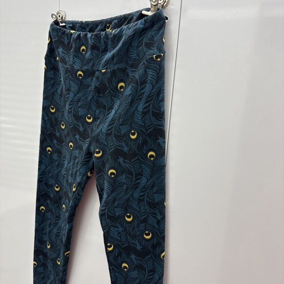 LuLaRoe Leggings - Black with Peacock Feather PAO One Size Measurement In Photo - Picture 3 of 9